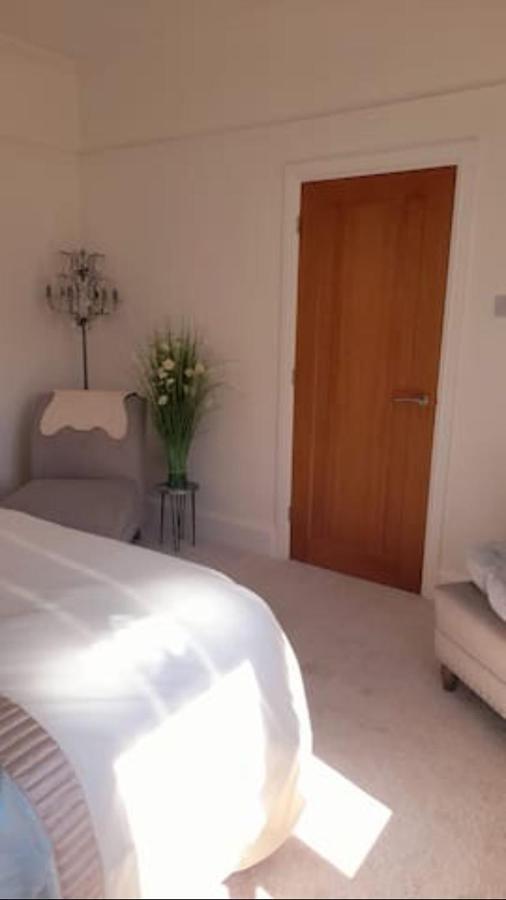 Quaint Little Guest Suite With Private Parking Newport  Eksteriør billede